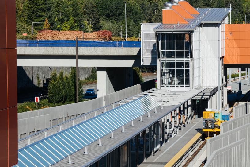 Photo of Mercer Island Station construction, East Link Extension