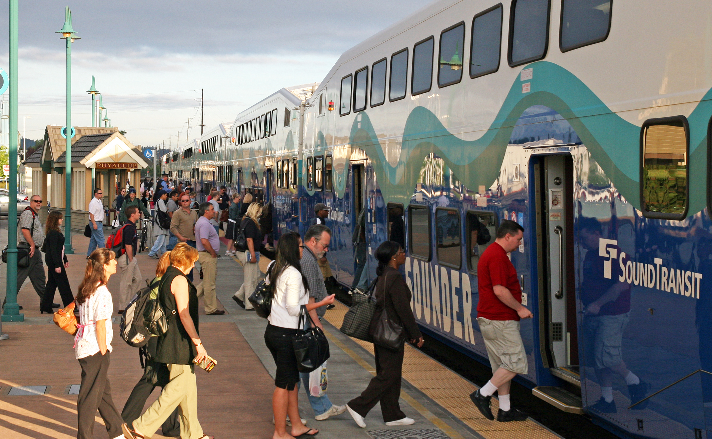 Image of Puyallup Station riders boarding