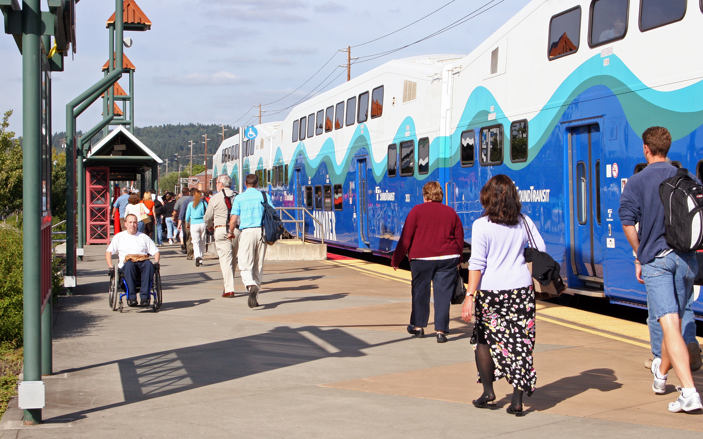 Image of Sumner Station riders deboarding