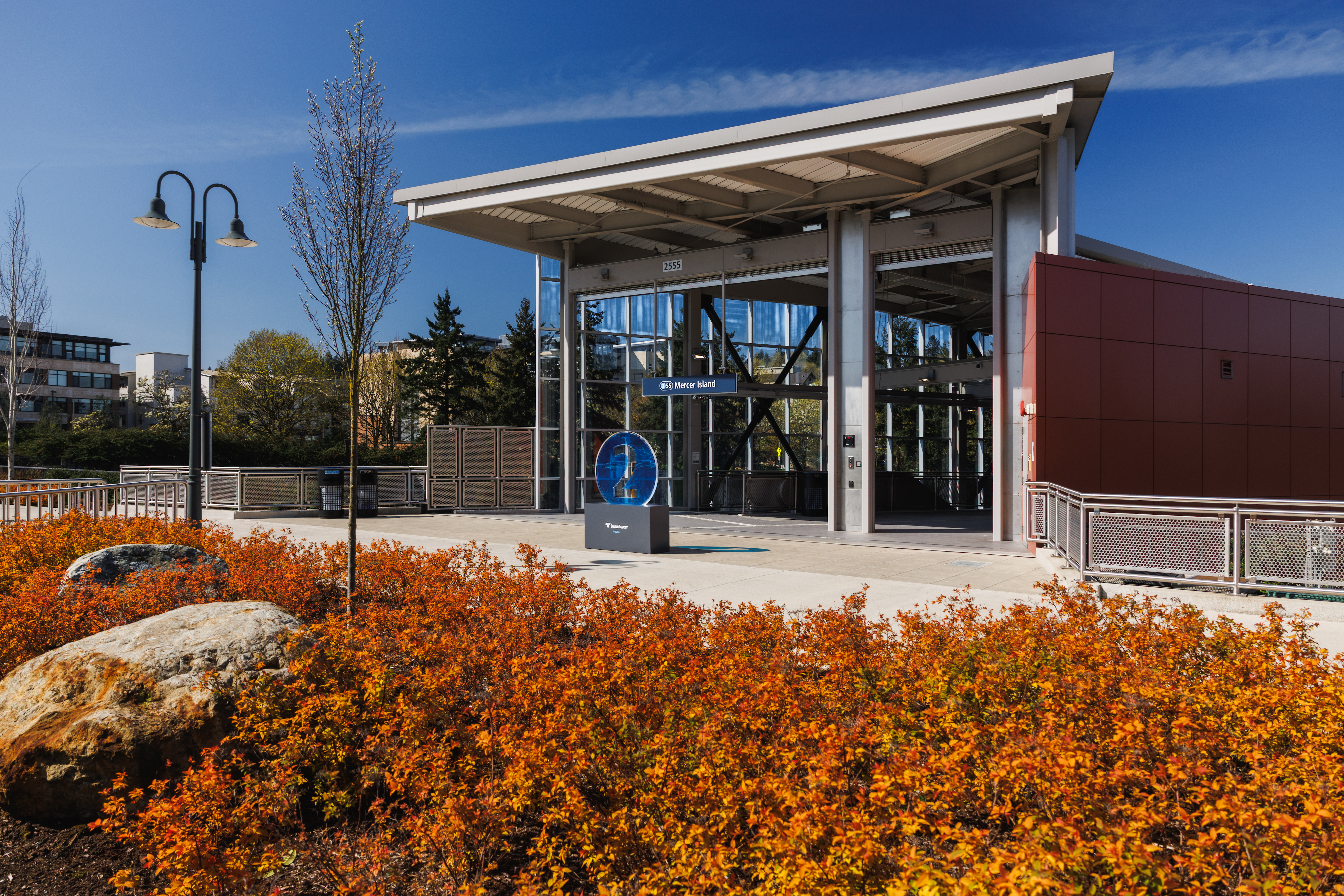 Photo of the entrance of Mercer Island Station.