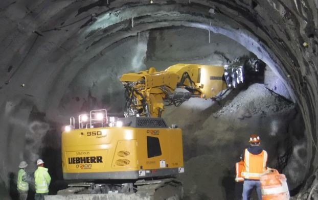 A giant "roadheader" removes soil from the tunnel face. 