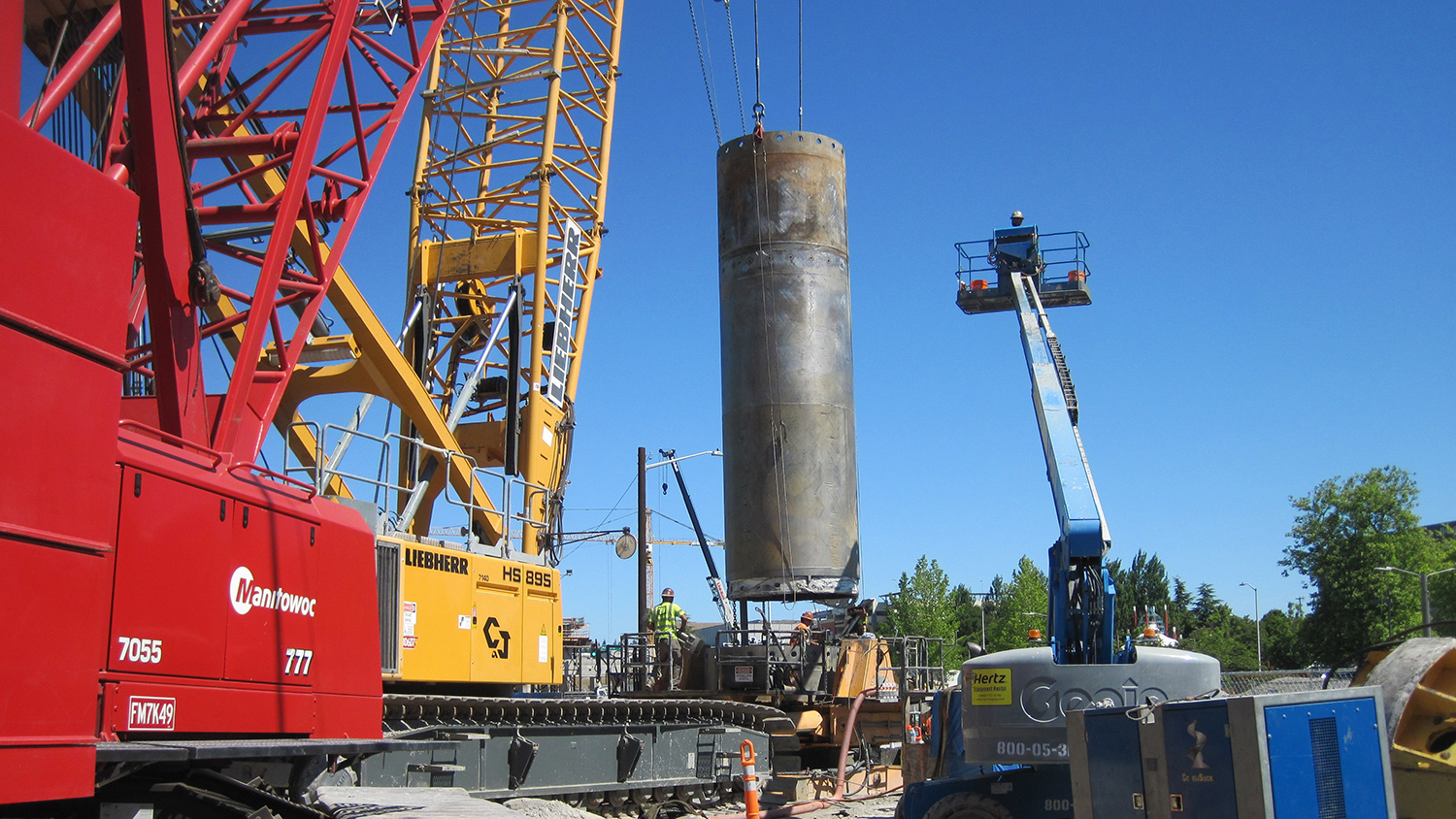 Removing temporary casing from final drilled shaft at the Northgate Station site.