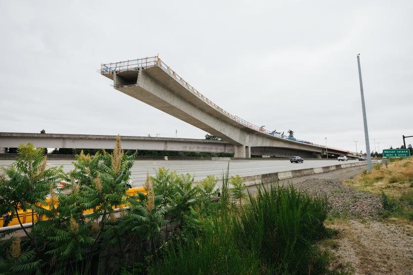 Closeup view of the long-span bridge under construction.
