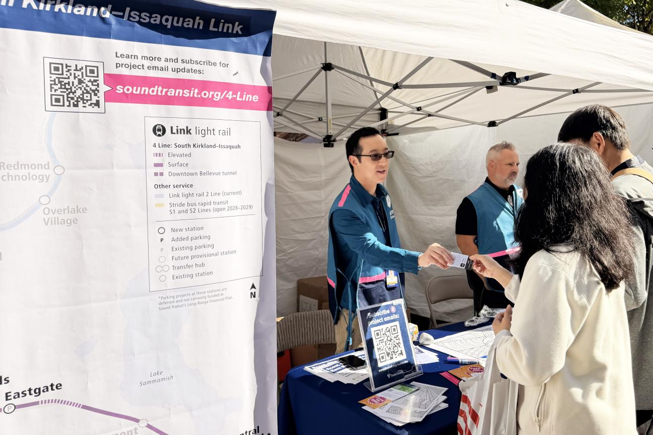 Sound Transit ambassadors talking about Kirkland-Issaquah Link with community members.