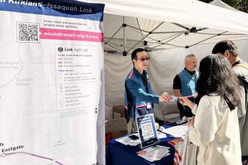 Sound Transit ambassadors talking about Kirkland-Issaquah Link with community members.