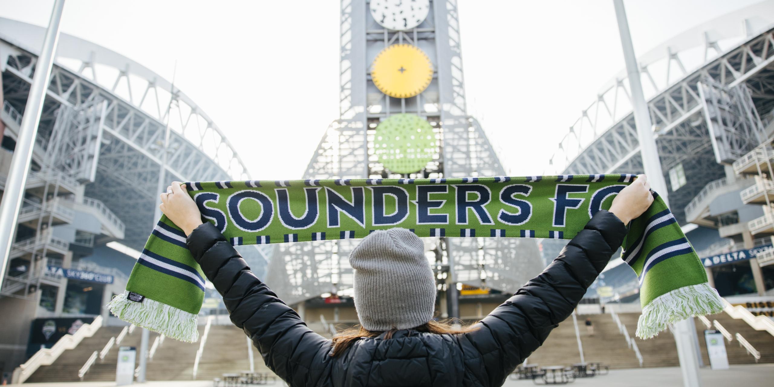 Person holding Sounders FC scarf
