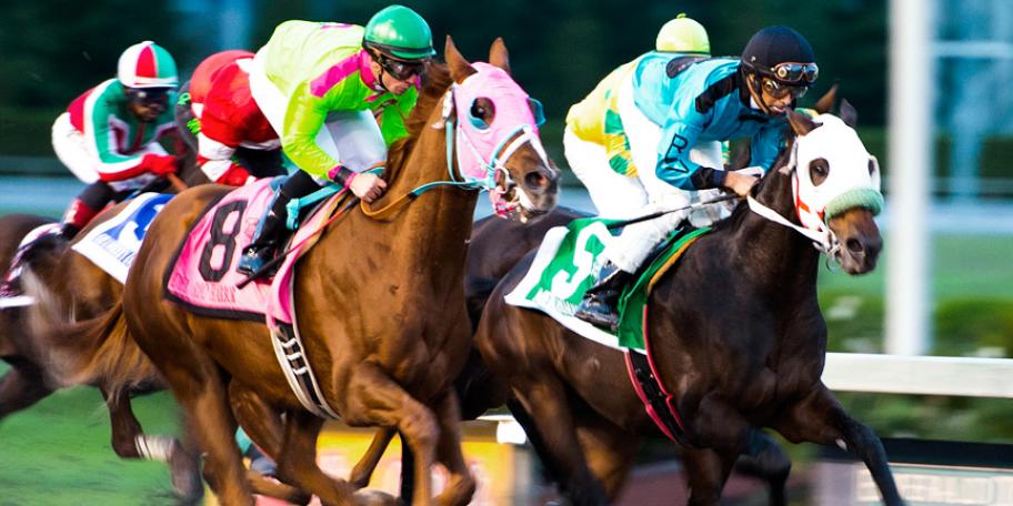 Horse race at Emerald Downs
