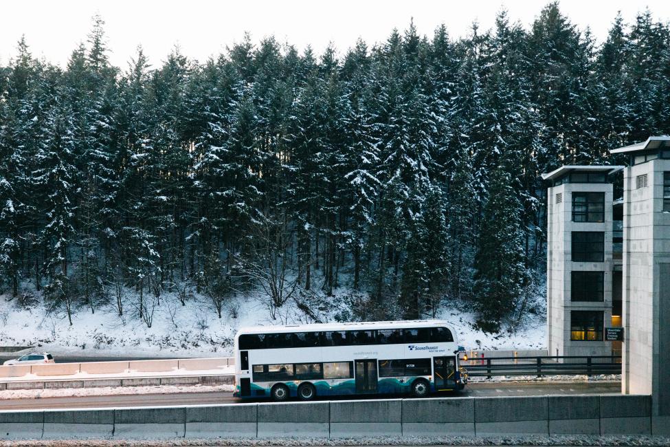 Bus in snow near Mountlake Terrace Freeway Station