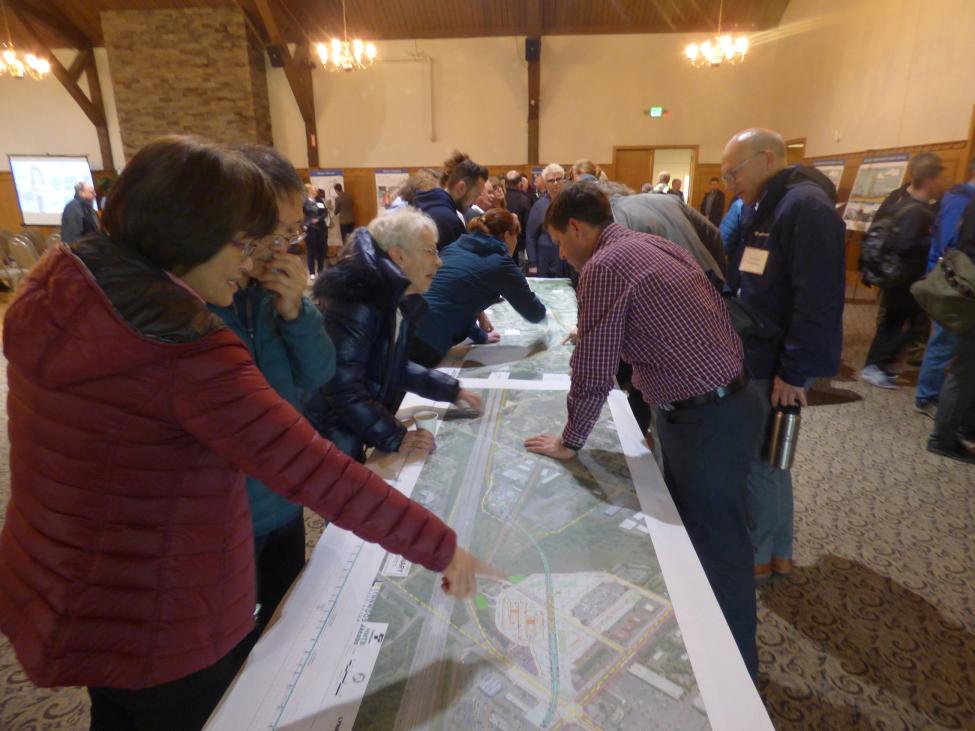 Lynnwood area community members join a recent open house to learn more about the link extension.