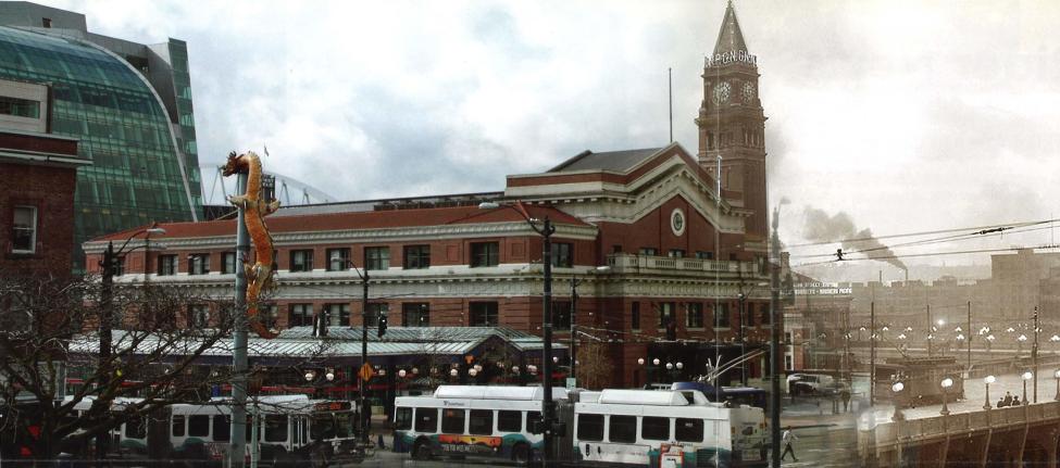 Photo of Union Station with buses in front of it