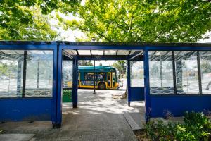 Photo of a bus at a bus stop, SR 522/NE 145th Bus Rapid Transit Project update