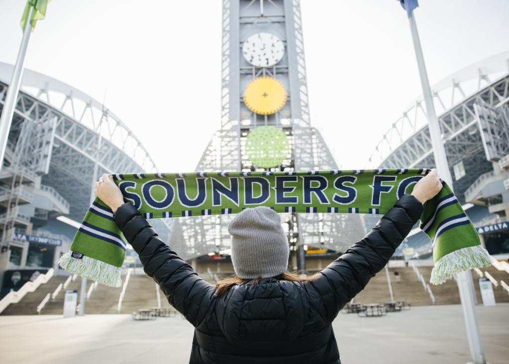 Person holding Sounders FC scarf