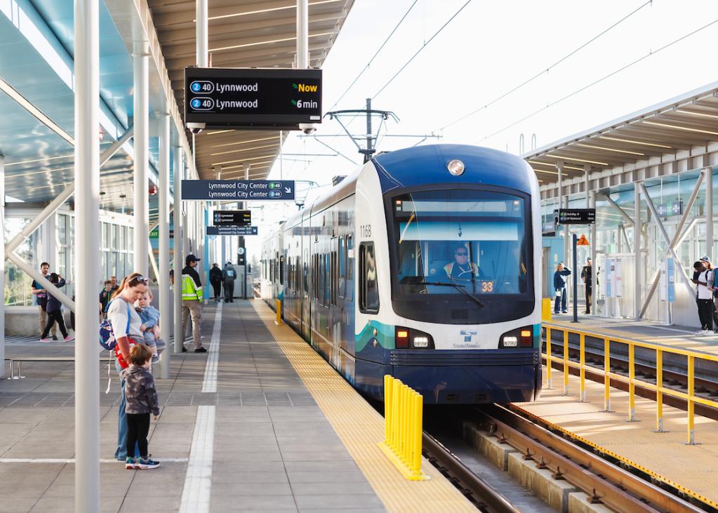 A train pulls into the platform at Pinehurst Station